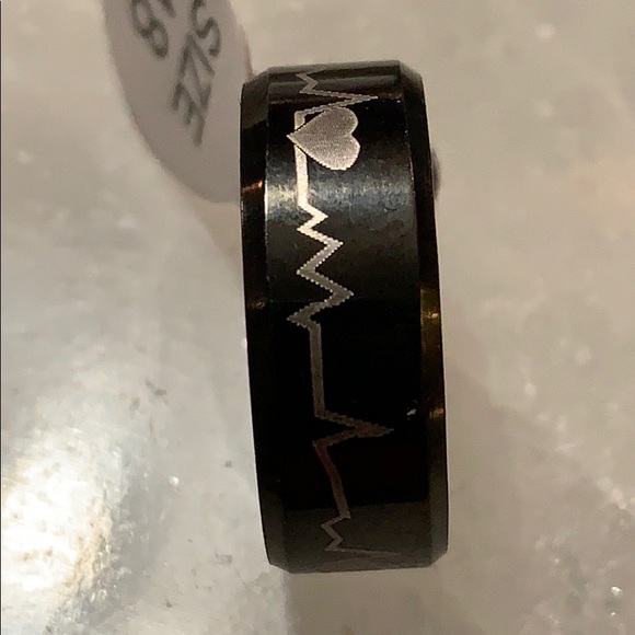 🎉3/$45🎉Heartbeat line ring size 8 - Picture 2 of 6